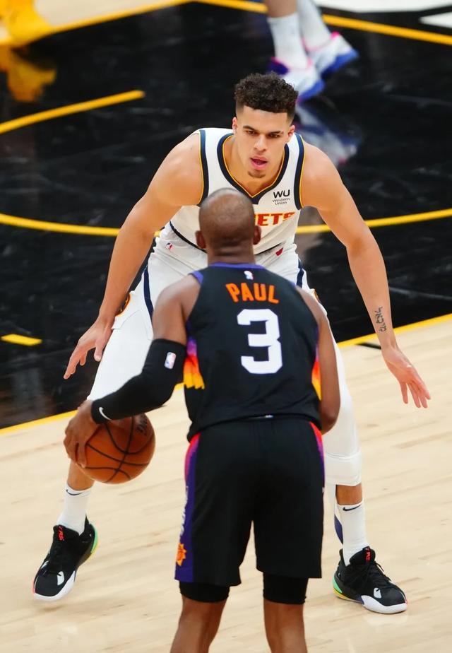 德布劳内赛后谦逊发言登热搜，拜仁慕尼黑横扫丹佛掘金引发热议的简单介绍